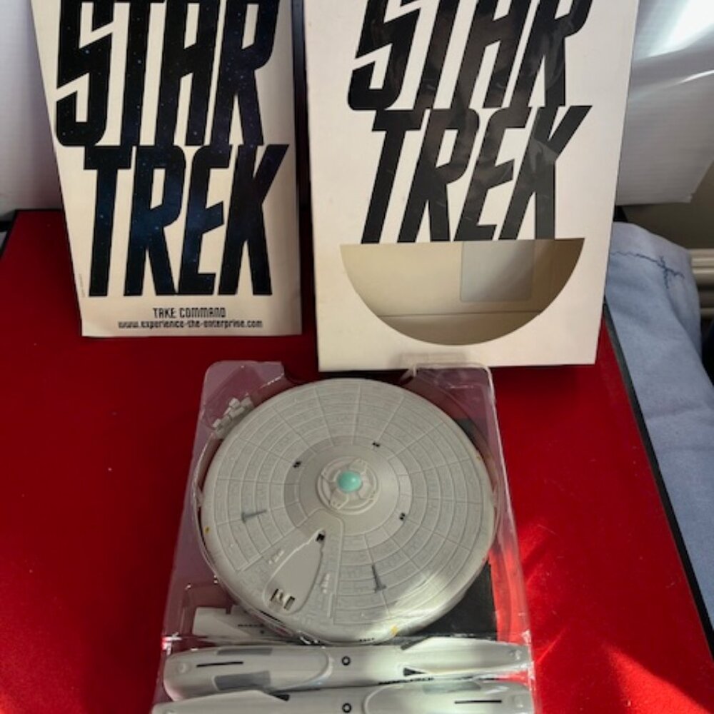 Star Trek USS Enterprise 2 disc dvd set special edition with model 2009, 126 min